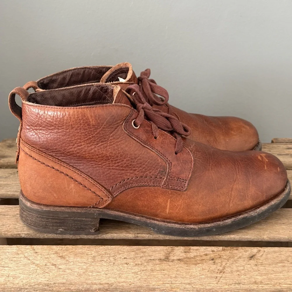 UGG Brompton Genuine‎ Leather chukka boot Size 8.5 A28